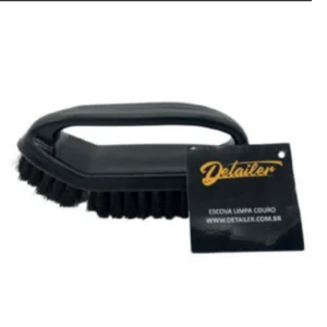 Escova para limpeza de couro da marca Detailer.
